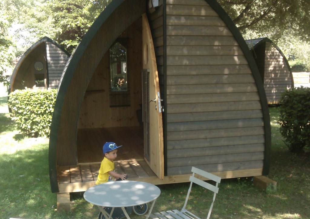 extérieur cabane bois camping happy pyrenees luz saint sauveur