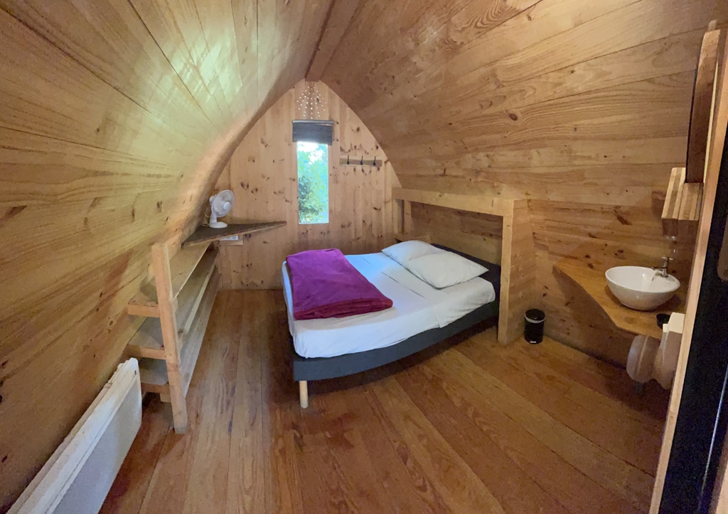 intérieur cabane kaiola bois luz siant sauveur