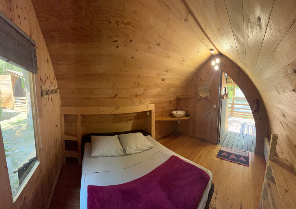 location cabane en bois avec terrasse happy pyrénées proches de luz saint sauveur