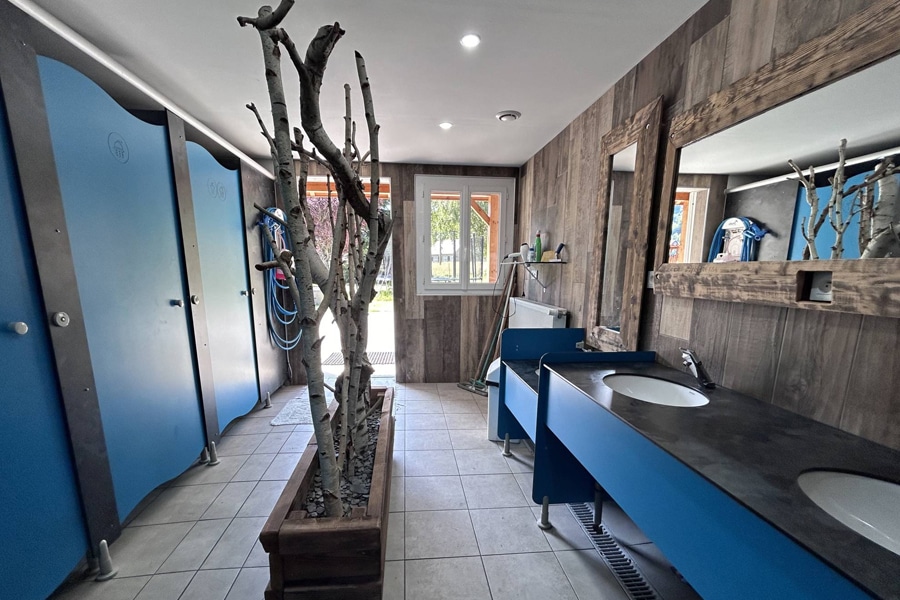 sanitaires douches lavabo du camping happy pyrenees