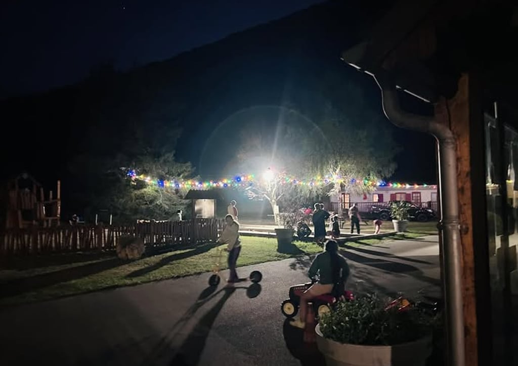 soirée au camping familial happy pyrénées luz saint sauveur